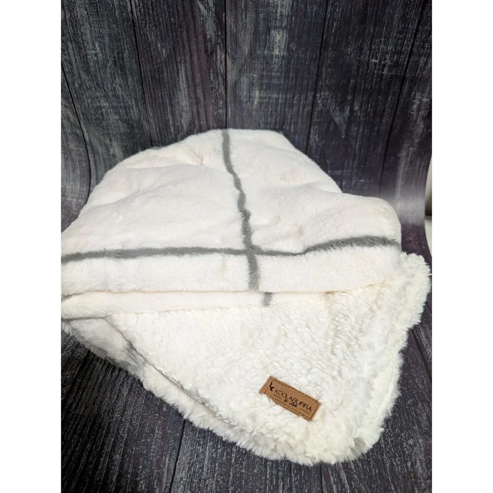 Set Of 2 UGG Koolaburra Gray White Plaid Pillow Cases Faux Shearling Zip 27